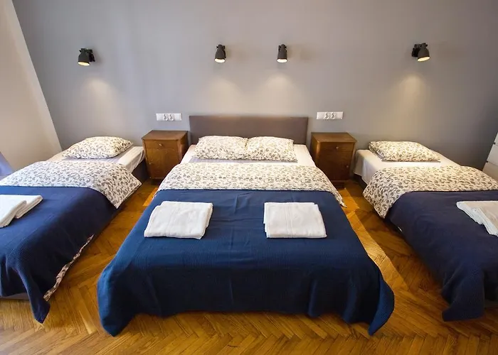 포코예 고시친네 시프. 안니 아파트호텔