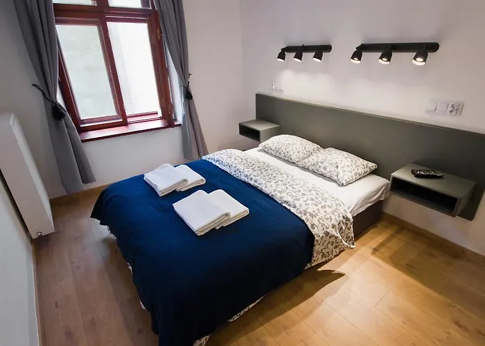 포코예 고시친네 시프. 안니 아파트호텔