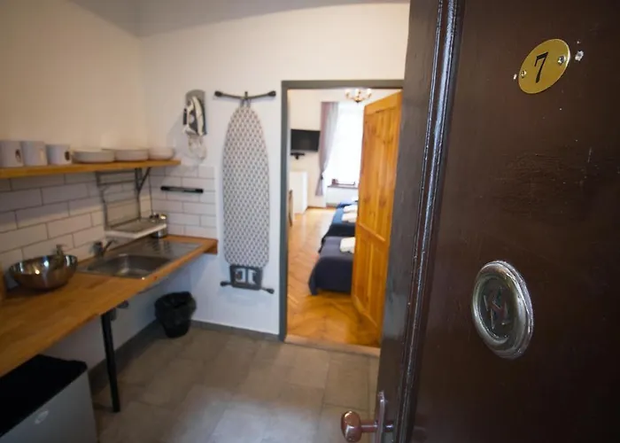 포코예 고시친네 시프. 안니 아파트호텔